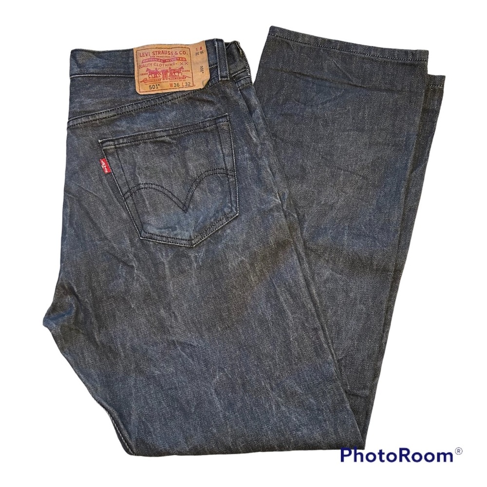 𝅺Levis Strauss 501 button fly jeans Size 36 x 32 like new!